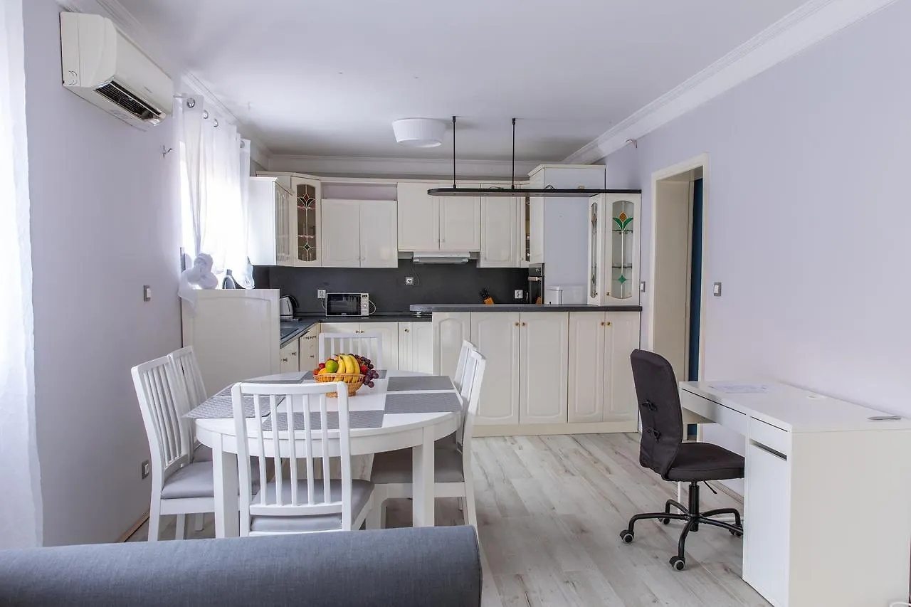 Apartmani Dina Biograd Na Moru