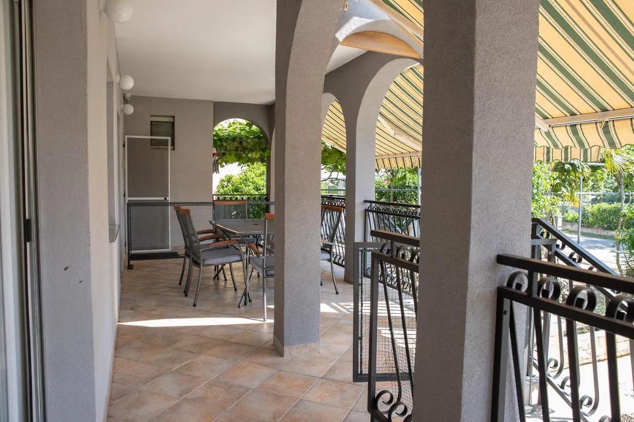 Apartmani Dina Biograd Na Moru