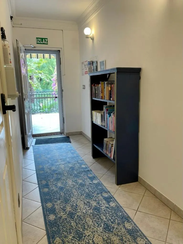 Apartmani Dina Biograd Na Moru