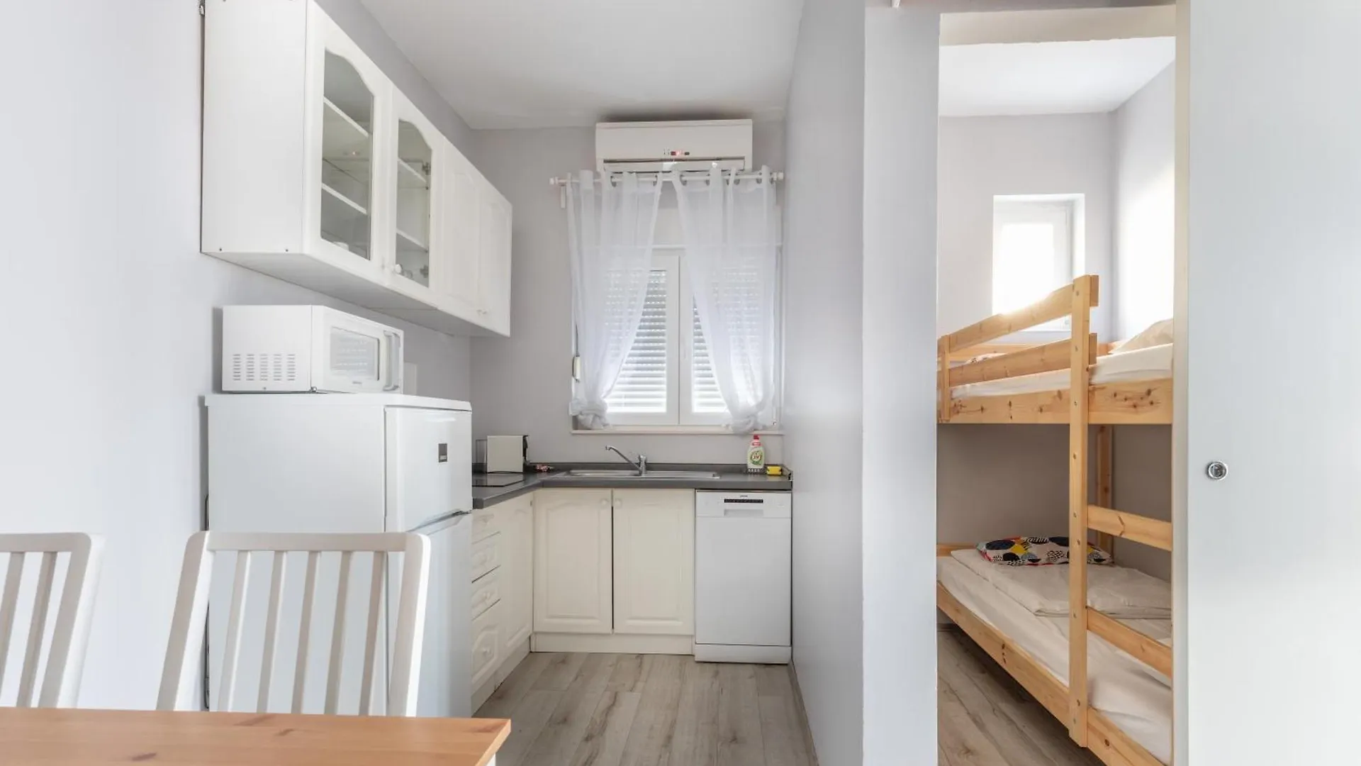 Apartment Apartmani Dina Biograd Na Moru