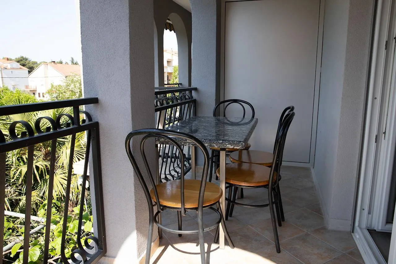 Apartment Apartmani Dina Biograd Na Moru