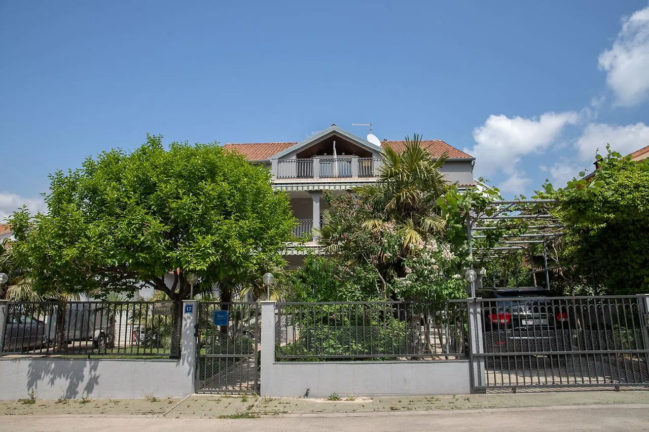 Apartment Apartmani Dina Biograd Na Moru