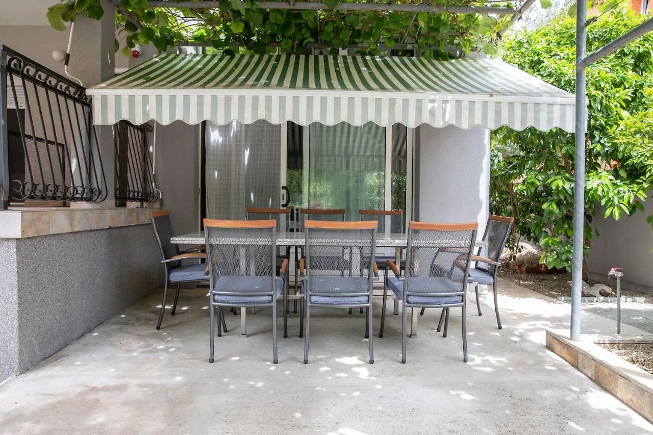 Apartmani Dina Biograd Na Moru Apartment