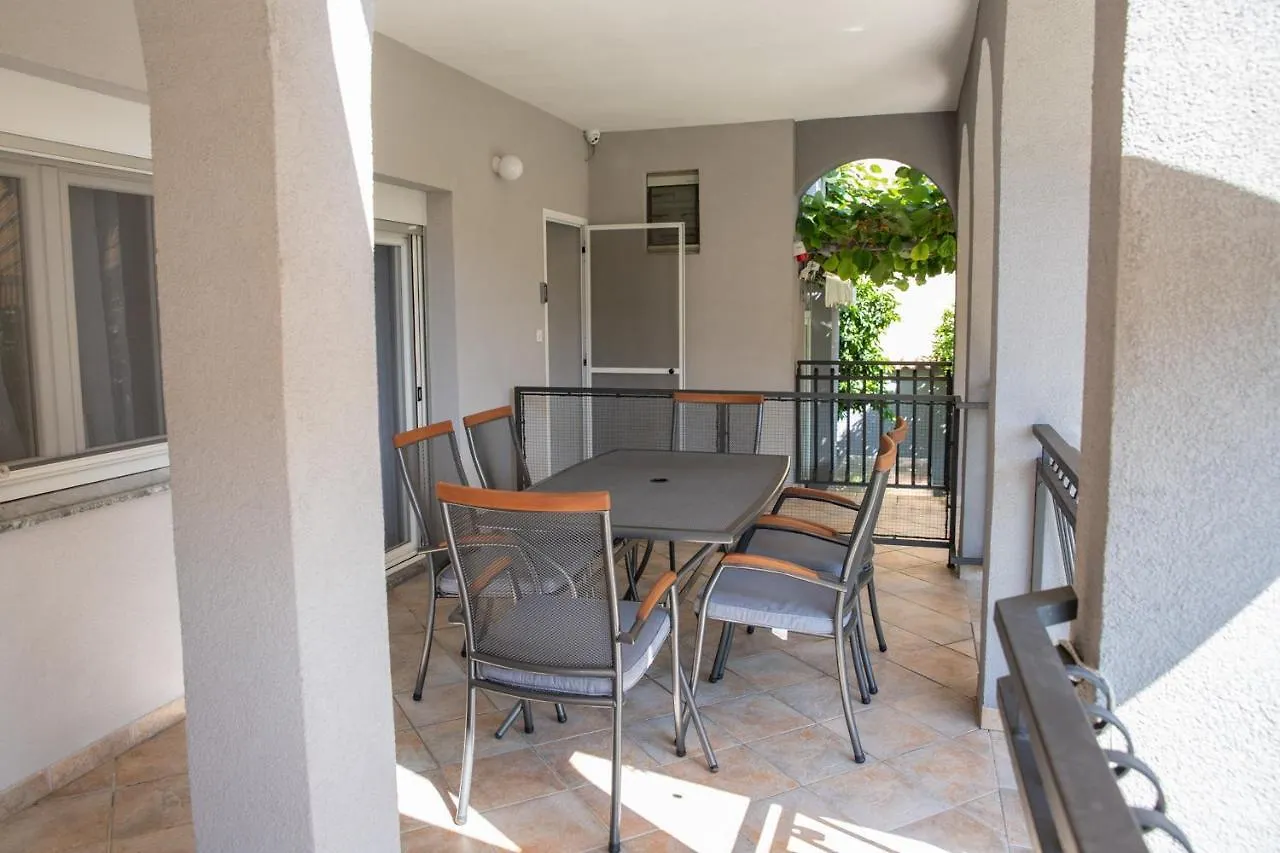 Apartment Apartmani Dina Biograd Na Moru